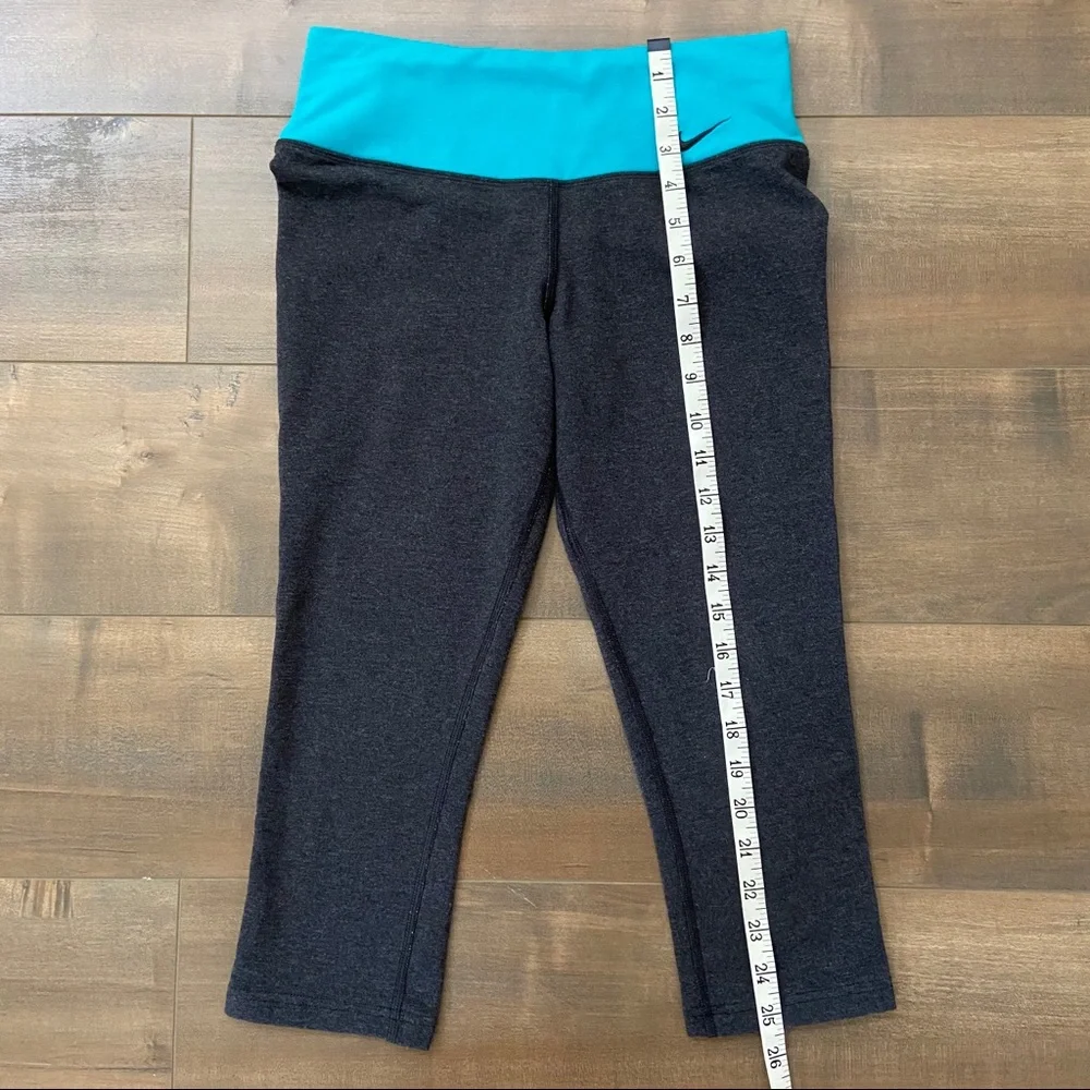 {Nike} XS Dri-Fit Legend 2.0 Capri Leggings